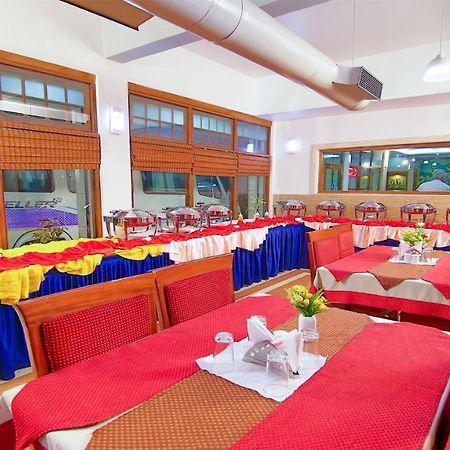 Hotel Excellency Kochi Zewnętrze zdjęcie