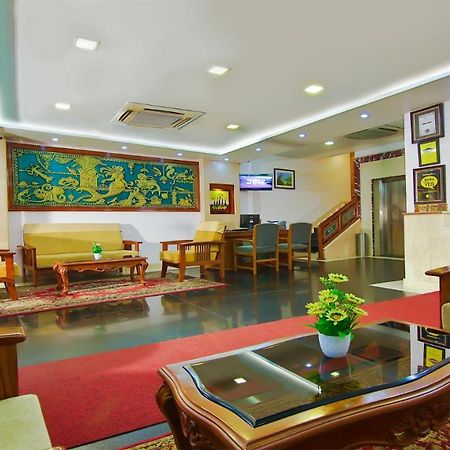 Hotel Excellency Kochi Zewnętrze zdjęcie
