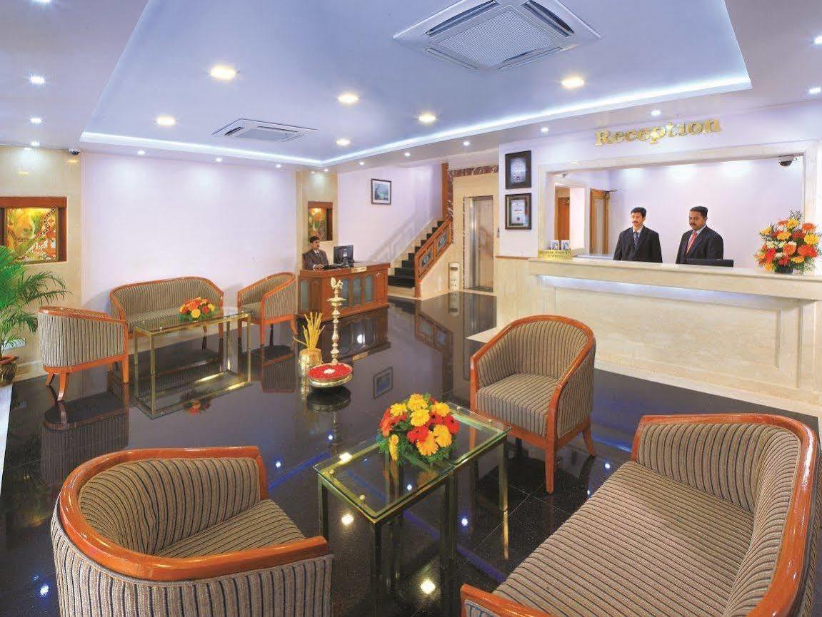 Hotel Excellency Kochi Zewnętrze zdjęcie